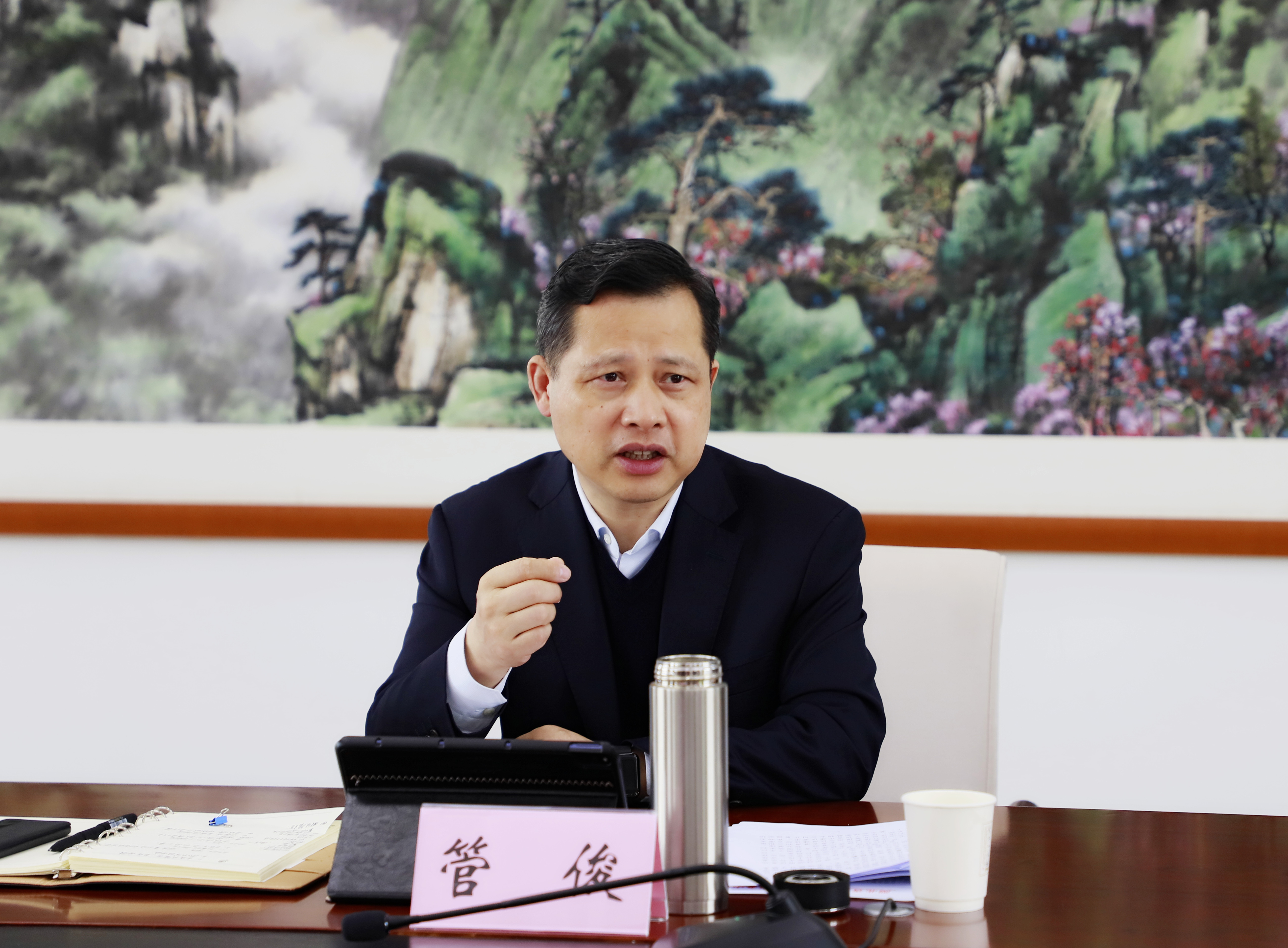 管俊到省直住房建设服务中心调研服务保障工作