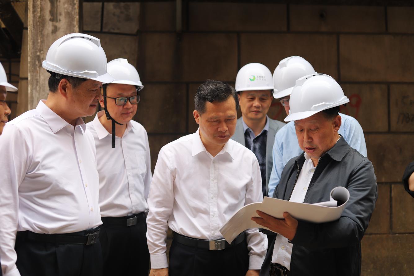 管俊调研省直机关综合服务中心机关二,三食堂维修改造项目-湖北省机关